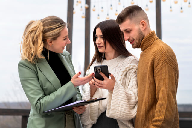 Top Reasons to Use SMS for Staffing and Candidate Outreach in 2025